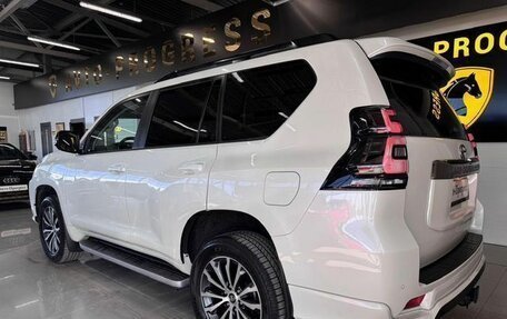 Toyota Land Cruiser Prado 150 рестайлинг 2, 2023 год, 8 950 000 рублей, 1 фотография