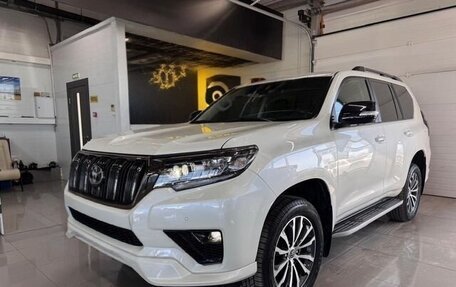 Toyota Land Cruiser Prado 150 рестайлинг 2, 2023 год, 8 950 000 рублей, 16 фотография