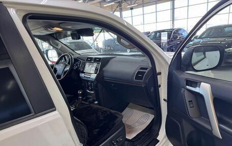 Toyota Land Cruiser Prado 150 рестайлинг 2, 2023 год, 8 950 000 рублей, 12 фотография