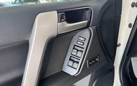 Toyota Land Cruiser Prado 150 рестайлинг 2, 2023 год, 8 950 000 рублей, 15 фотография