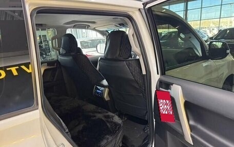 Toyota Land Cruiser Prado 150 рестайлинг 2, 2023 год, 8 950 000 рублей, 11 фотография