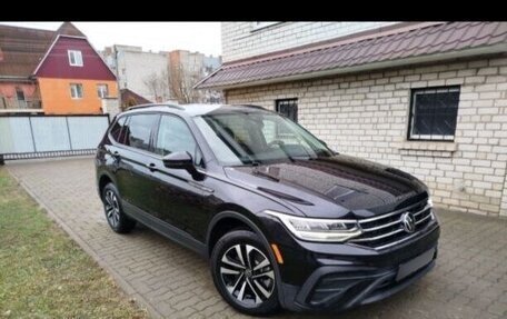 Volkswagen Tiguan II, 2021 год, 3 200 000 рублей, 2 фотография