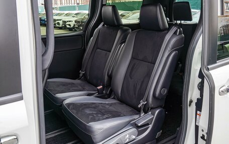 Toyota Voxy III, 2021 год, 3 190 000 рублей, 7 фотография