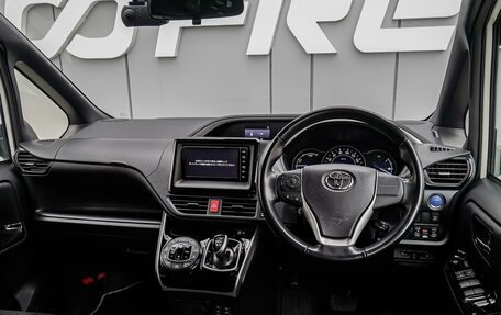 Toyota Voxy III, 2021 год, 3 190 000 рублей, 6 фотография