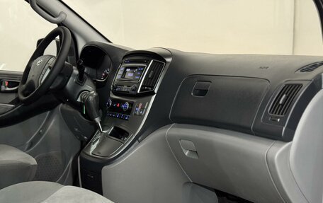 Hyundai H-1 II рестайлинг, 2017 год, 2 000 000 рублей, 13 фотография