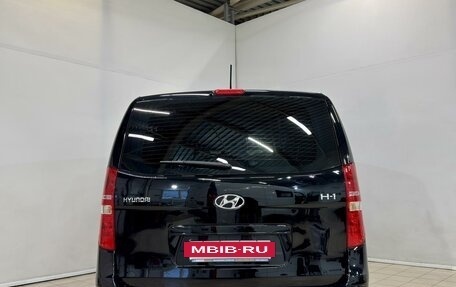 Hyundai H-1 II рестайлинг, 2017 год, 2 000 000 рублей, 5 фотография