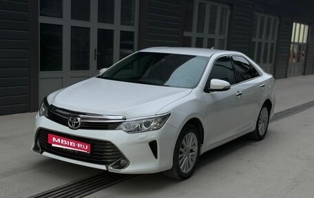 Toyota Camry, 2015 год, 1 950 000 рублей, 2 фотография