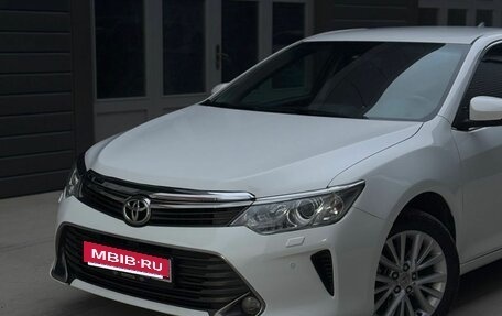 Toyota Camry, 2015 год, 1 950 000 рублей, 6 фотография