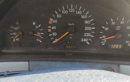 Mercedes-Benz E-Класс, 1995 год, 300 000 рублей, 7 фотография