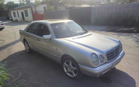 Mercedes-Benz E-Класс, 1995 год, 300 000 рублей, 3 фотография