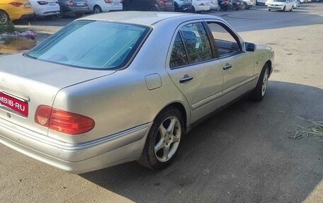 Mercedes-Benz E-Класс, 1995 год, 300 000 рублей, 6 фотография