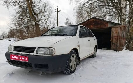 Volkswagen Polo III рестайлинг, 1995 год, 65 000 рублей, 1 фотография