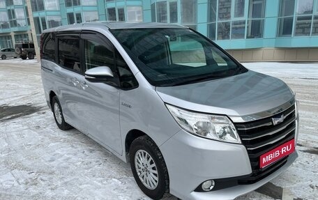 Toyota Noah III, 2014 год, 1 500 000 рублей, 1 фотография