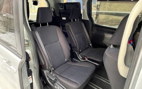 Toyota Noah III, 2014 год, 1 500 000 рублей, 11 фотография