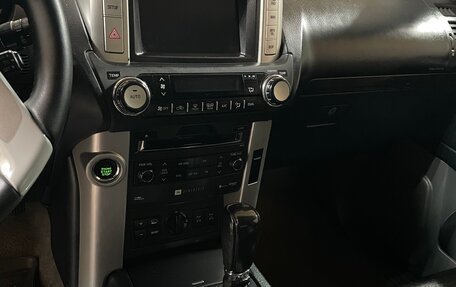 Toyota Land Cruiser Prado 150 рестайлинг 2, 2010 год, 3 000 000 рублей, 6 фотография