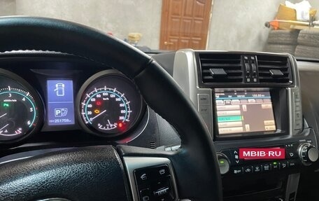 Toyota Land Cruiser Prado 150 рестайлинг 2, 2010 год, 3 000 000 рублей, 17 фотография