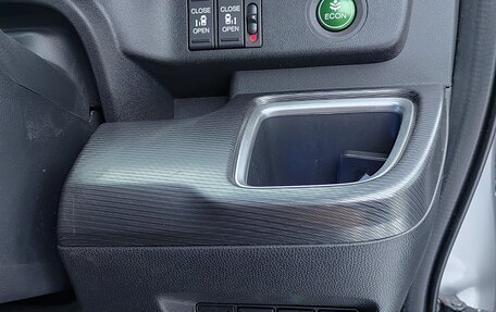 Honda Stepwgn IV, 2018 год, 2 500 000 рублей, 9 фотография