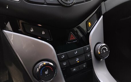 Chevrolet Cruze II, 2013 год, 900 000 рублей, 13 фотография