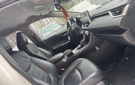 Toyota RAV4, 2021 год, 2 856 000 рублей, 9 фотография