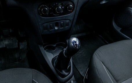 Renault Logan II, 2019 год, 856 000 рублей, 14 фотография