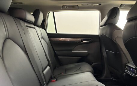 Toyota Highlander, 2025 год, 6 090 000 рублей, 13 фотография