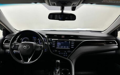 Toyota Camry, 2019 год, 2 700 000 рублей, 17 фотография