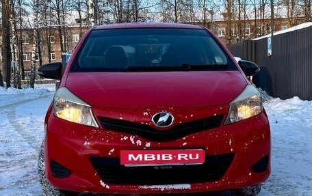 Toyota Vitz, 2012 год, 650 000 рублей, 2 фотография