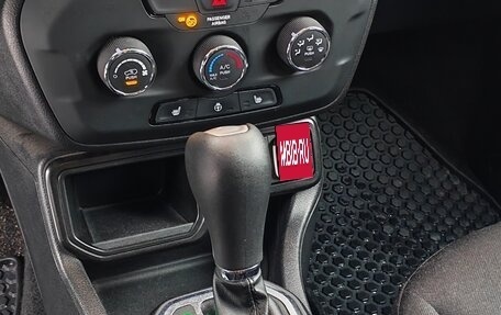 Jeep Renegade I рестайлинг, 2018 год, 1 625 000 рублей, 19 фотография