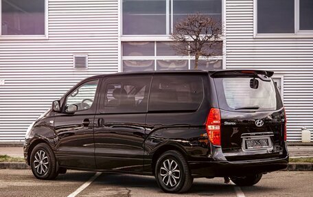 Hyundai Grand Starex Grand Starex I рестайлинг 2, 2014 год, 1 595 000 рублей, 4 фотография