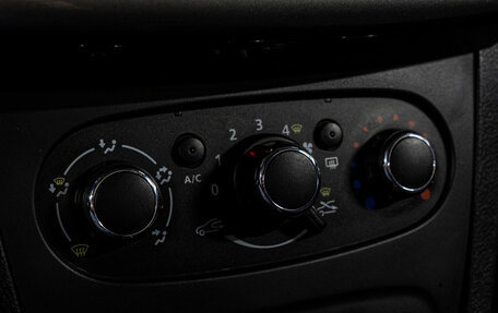 Renault Logan II, 2016 год, 600 000 рублей, 21 фотография