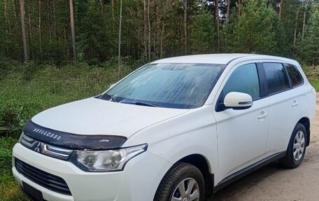 Mitsubishi Outlander III рестайлинг 3, 2013 год, 1 200 000 рублей, 3 фотография