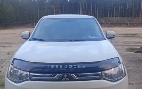 Mitsubishi Outlander III рестайлинг 3, 2013 год, 1 200 000 рублей, 2 фотография
