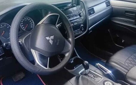 Mitsubishi Outlander III рестайлинг 3, 2013 год, 1 200 000 рублей, 5 фотография