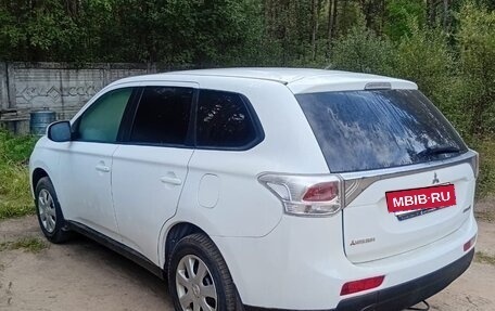 Mitsubishi Outlander III рестайлинг 3, 2013 год, 1 200 000 рублей, 4 фотография