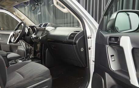 Toyota Land Cruiser Prado 150 рестайлинг 2, 2015 год, 3 100 000 рублей, 13 фотография