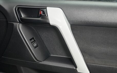 Toyota Land Cruiser Prado 150 рестайлинг 2, 2015 год, 3 100 000 рублей, 14 фотография