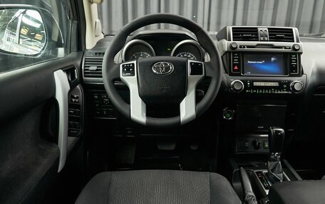 Toyota Land Cruiser Prado 150 рестайлинг 2, 2015 год, 3 100 000 рублей, 21 фотография