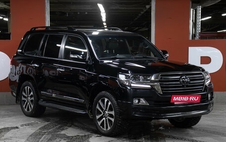 Toyota Land Cruiser 200, 2018 год, 5 998 000 рублей, 3 фотография