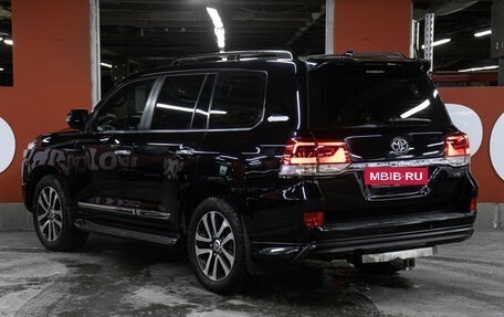 Toyota Land Cruiser 200, 2018 год, 5 998 000 рублей, 7 фотография