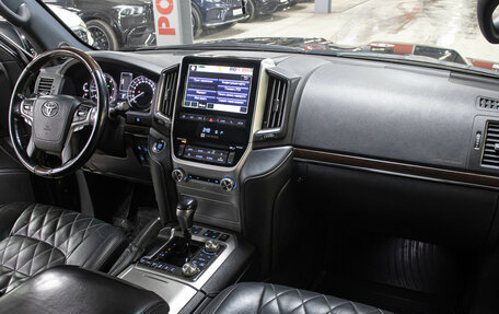 Toyota Land Cruiser 200, 2018 год, 5 998 000 рублей, 10 фотография