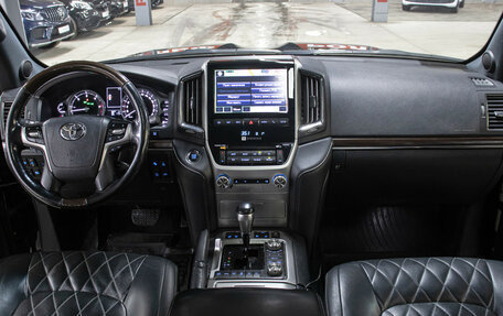 Toyota Land Cruiser 200, 2018 год, 5 998 000 рублей, 13 фотография