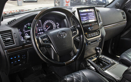 Toyota Land Cruiser 200, 2018 год, 5 998 000 рублей, 15 фотография