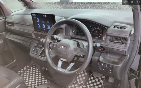 Honda Stepwgn, 2023 год, 2 700 000 рублей, 3 фотография