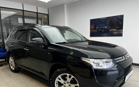 Mitsubishi Outlander III рестайлинг 3, 2013 год, 1 910 000 рублей, 3 фотография