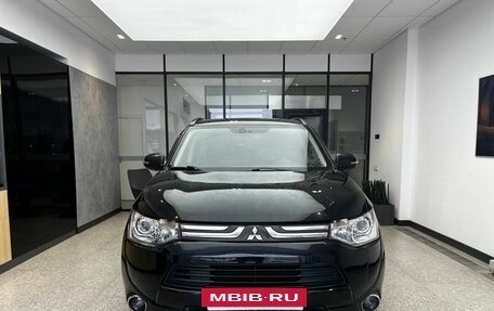 Mitsubishi Outlander III рестайлинг 3, 2013 год, 1 910 000 рублей, 2 фотография