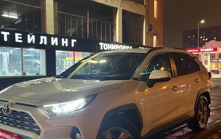 Toyota RAV4, 2019 год, 3 750 000 рублей, 5 фотография