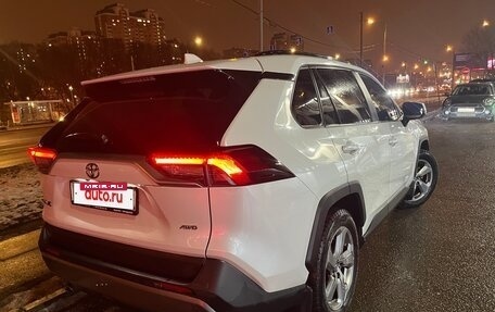 Toyota RAV4, 2019 год, 3 750 000 рублей, 6 фотография