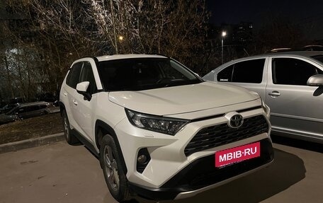 Toyota RAV4, 2019 год, 3 750 000 рублей, 4 фотография