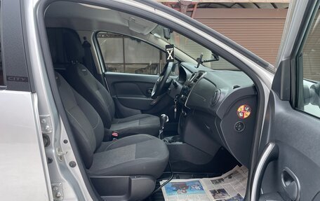 Renault Logan II, 2018 год, 980 000 рублей, 10 фотография