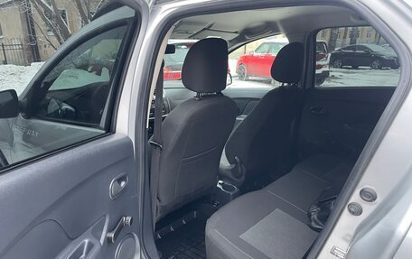 Renault Logan II, 2018 год, 980 000 рублей, 13 фотография